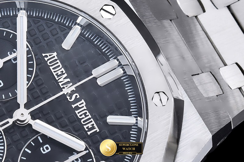 Audemars Piguet Ref. 26240 ZF - Lug-to-Lug & Rehaut Engraving View (Photo 5 of 24)
