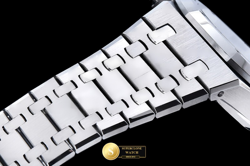 Audemars Piguet Ref. 26240 ZF - Crown Guard & Dial Lume Verification (Photo 10 of 24)