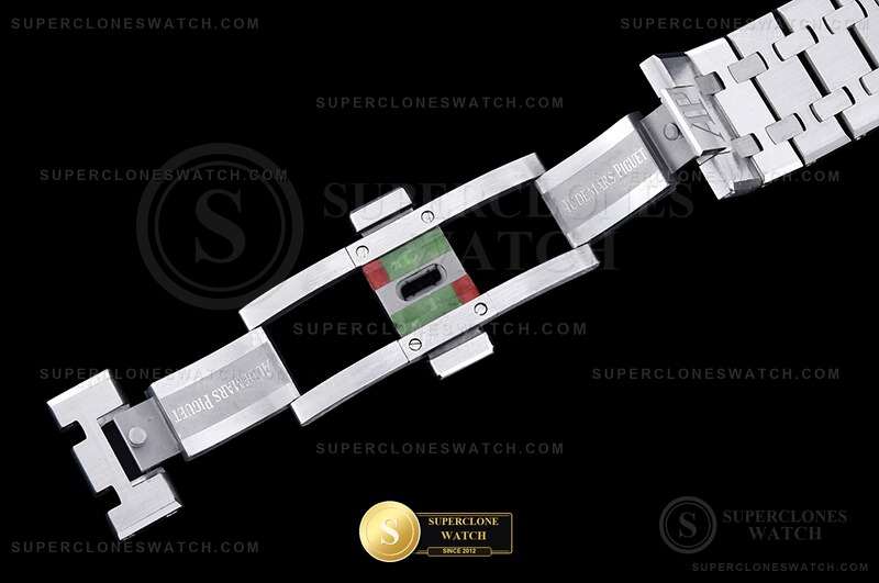 Audemars Piguet Ref. 26240 ZF - On-Wrist Presence & Case Thickness View (Photo 13 of 24)