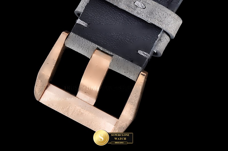 Bell & Ross Ref. BR139B WMF - On-Wrist Presence & Case Thickness View (Photo 17 of 25)