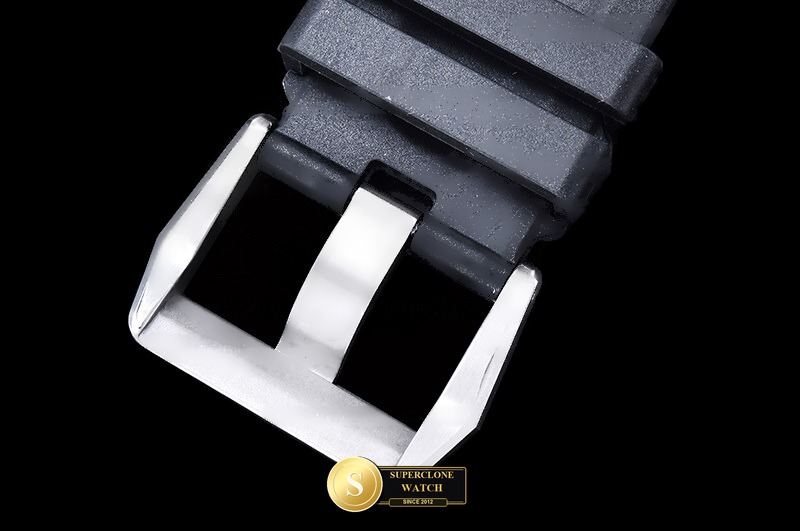 Bell & Ross Ref. BR151B WMF - On-Wrist Presence & Case Thickness View (Photo 13 of 27)
