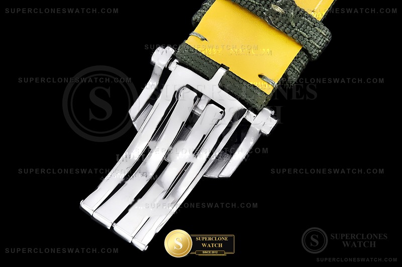 Breitling Ref. BSW0523B ASIAN - On-Wrist Presence & Case Thickness View (Photo 19 of 26)