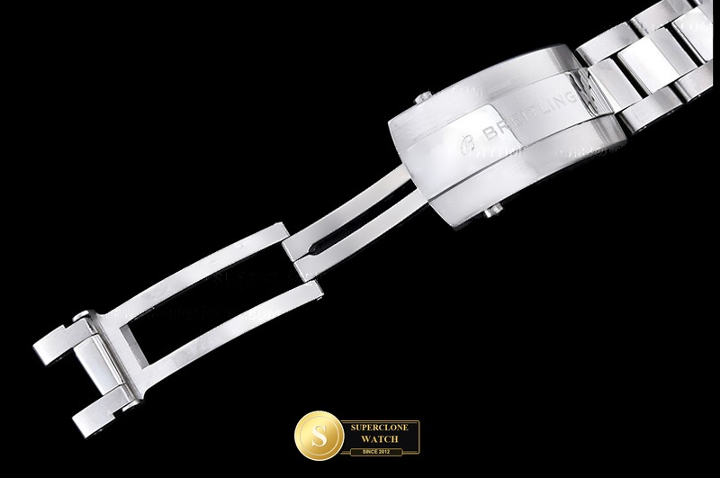 Breitling Ref. BSW0525C ASIAN - On-Wrist Presence & Case Thickness View (Photo 15 of 24)