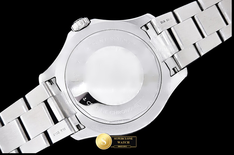 Breitling Ref. BSW0525C ASIAN - On-Wrist Presence & Case Thickness View (Photo 19 of 24)