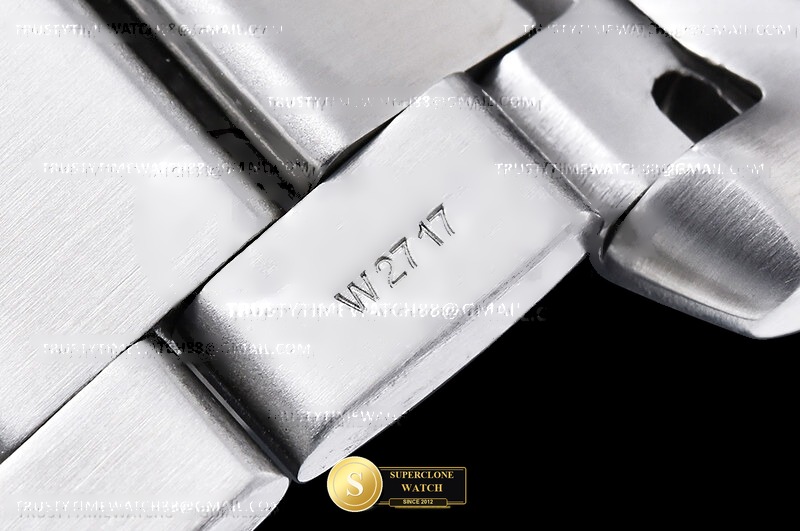Breitling Ref. BSW0530B ASIAN - Crown Guard & Dial Lume Verification (Photo 16 of 22)