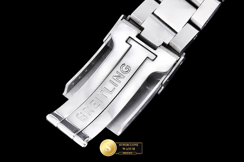 Breitling Ref. BSW0531B TF - On-Wrist Presence & Case Thickness View (Photo 15 of 24)