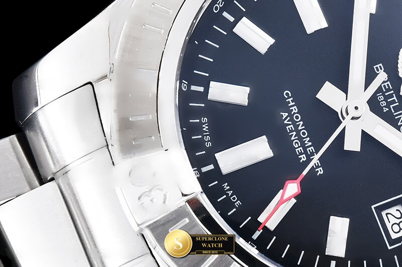 Breitling Ref. BSW0534C TF - On-Wrist Presence & Case Thickness View (Photo 7 of 24)