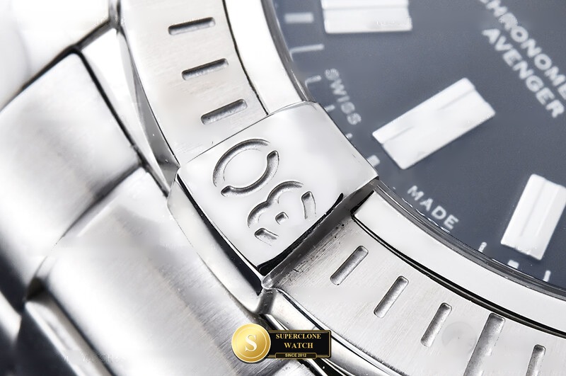 Breitling Ref. BSW0534C TF - On-Wrist Presence & Case Thickness View (Photo 11 of 24)