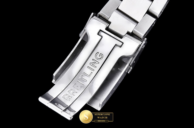 Breitling Ref. BSW0534C TF - On-Wrist Presence & Case Thickness View (Photo 15 of 24)