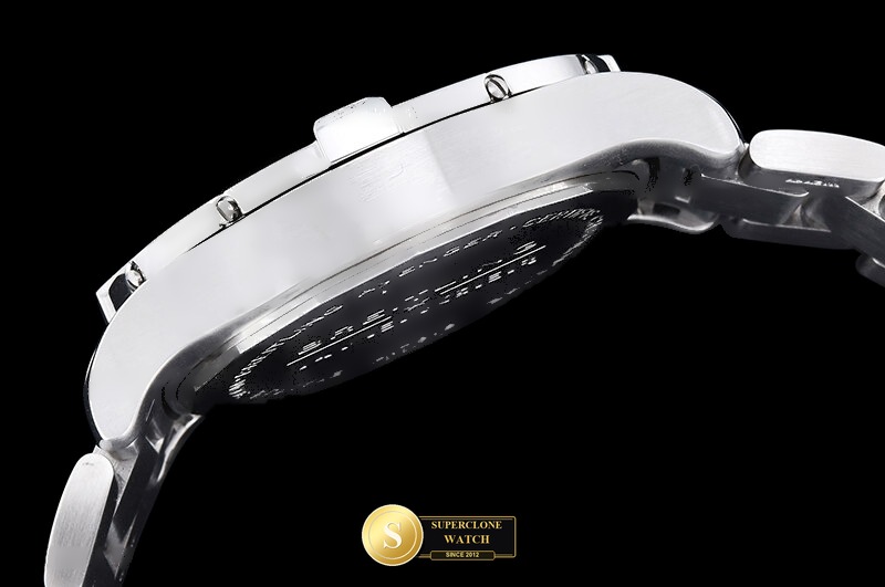 Breitling Ref. BSW0534C TF - On-Wrist Presence & Case Thickness View (Photo 17 of 24)