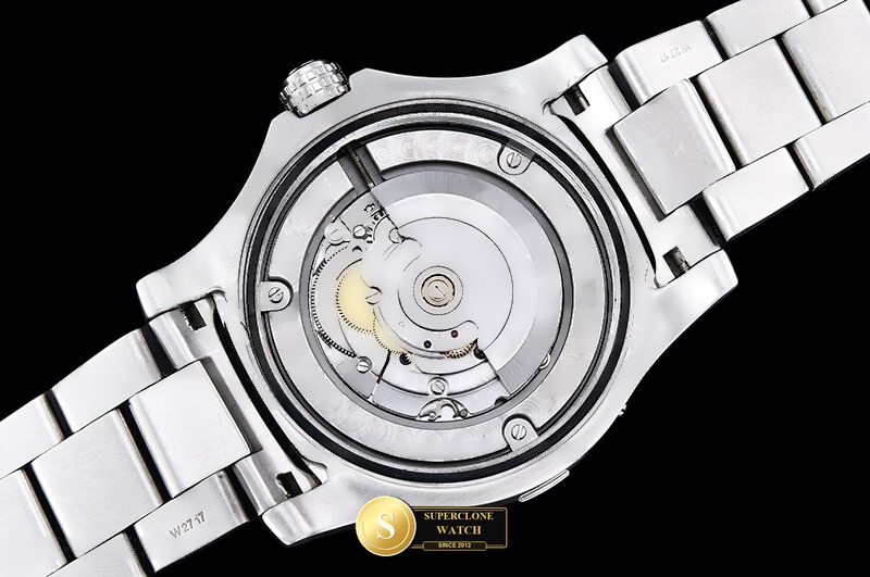 Breitling Ref. BSW0534C TF - On-Wrist Presence & Case Thickness View (Photo 19 of 24)
