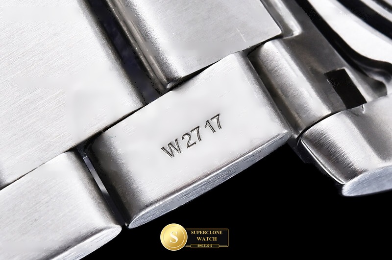 Breitling Ref. BSW0534C TF - On-Wrist Presence & Case Thickness View (Photo 21 of 24)