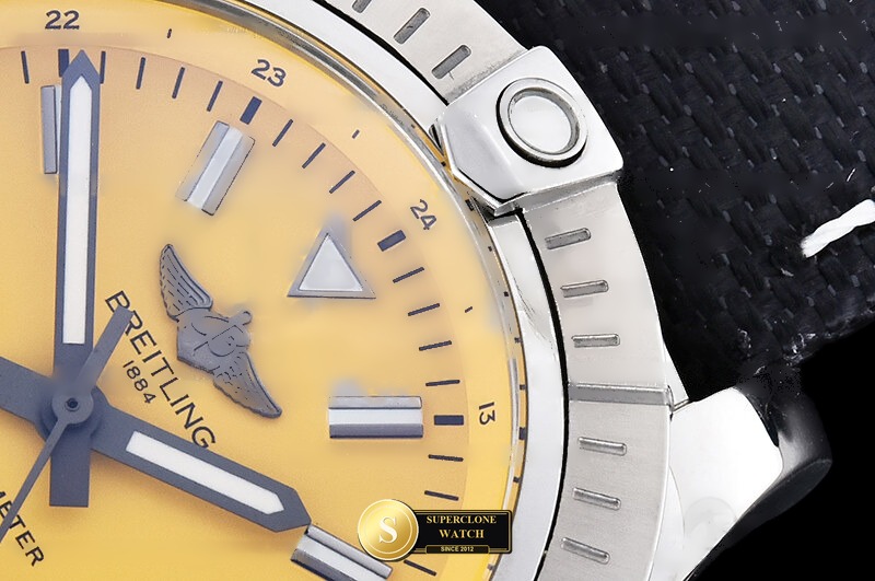 Breitling Ref. BSW0535B TF - Lateral Bezel & Sapphire Crystal Profile (Photo 6 of 23)