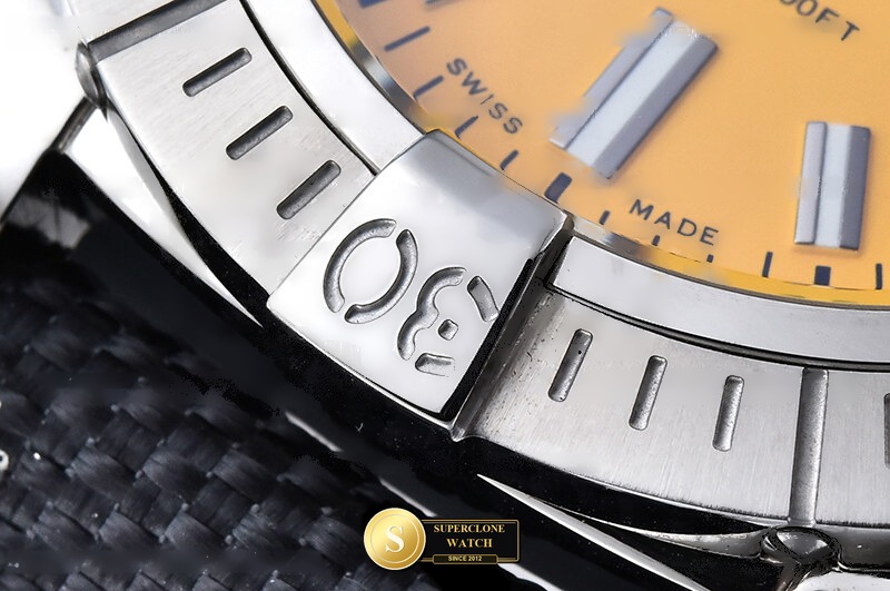 Breitling Ref. BSW0535B TF - On-Wrist Presence & Case Thickness View (Photo 11 of 23)