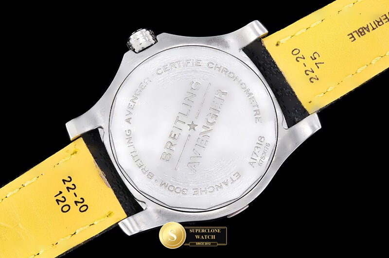 Breitling Ref. BSW0535B TF - On-Wrist Presence & Case Thickness View (Photo 15 of 23)