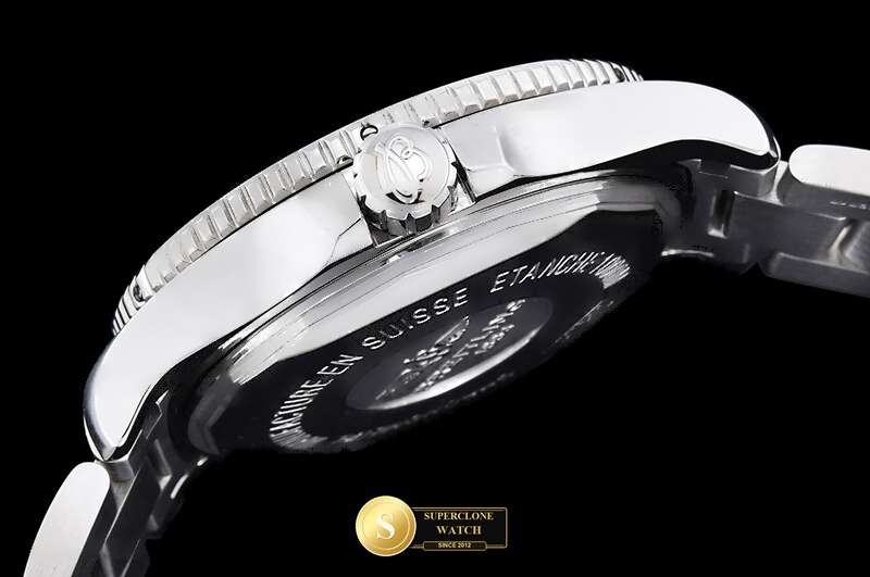 Breitling Ref. BSW0539A TF - On-Wrist Presence & Case Thickness View (Photo 13 of 21)