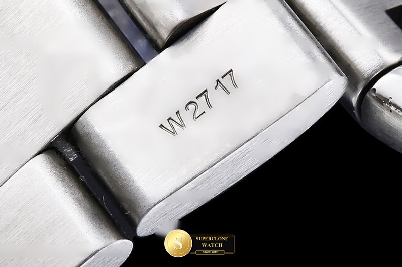 Breitling Ref. BSW0539A TF - On-Wrist Presence & Case Thickness View (Photo 15 of 21)