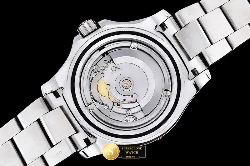 Breitling Ref. BSW0539A TF - On-Wrist Presence & Case Thickness View (Photo 17 of 21)