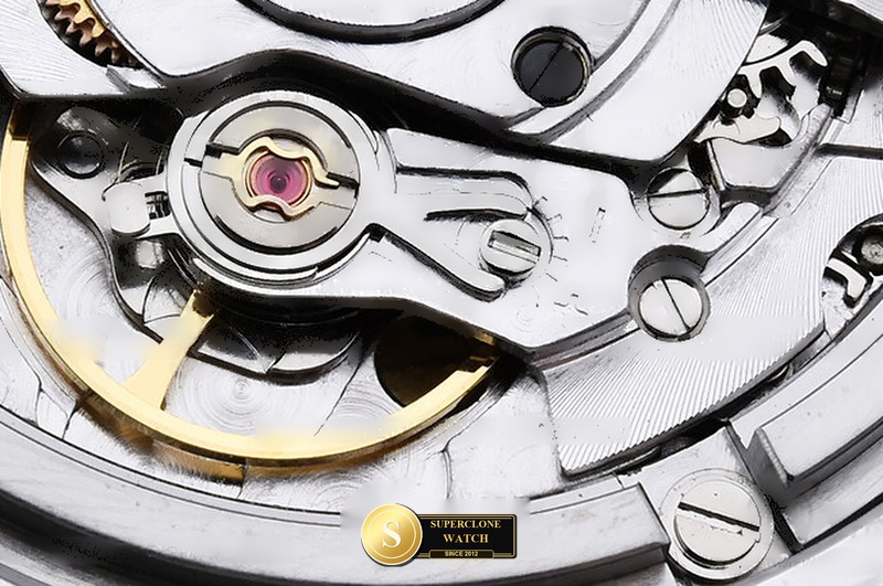 Breitling Ref. BSW0539A TF - On-Wrist Presence & Case Thickness View (Photo 19 of 21)