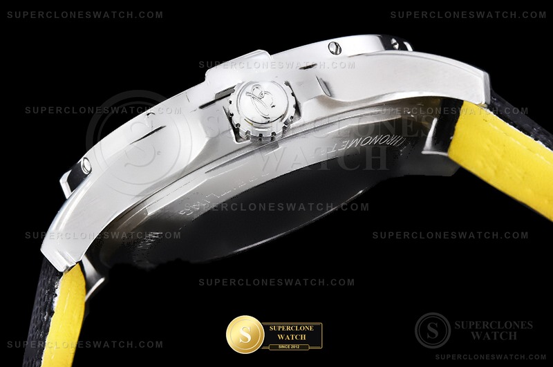 Breitling Ref. BSW0540A OXF - On-Wrist Presence & Case Thickness View (Photo 15 of 24)