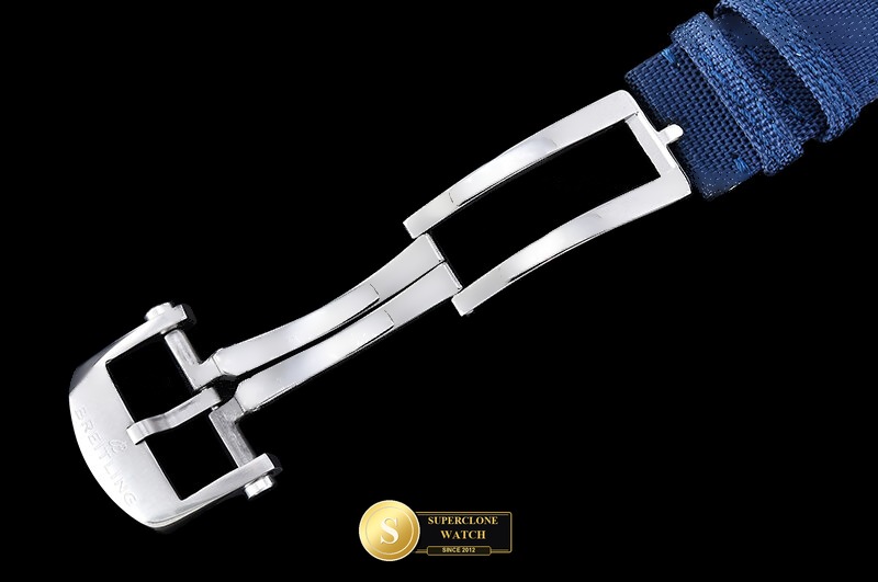 Breitling Ref. BSW0540B OXF - On-Wrist Presence & Case Thickness View (Photo 9 of 24)