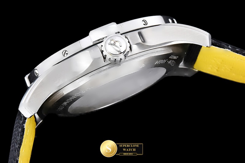 Breitling Ref. BSW0541A OXF - On-Wrist Presence & Case Thickness View (Photo 15 of 24)