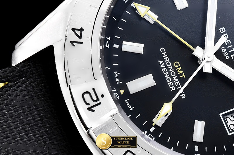 Breitling Ref. BSW0541C OXF - On-Wrist Presence & Case Thickness View (Photo 7 of 24)