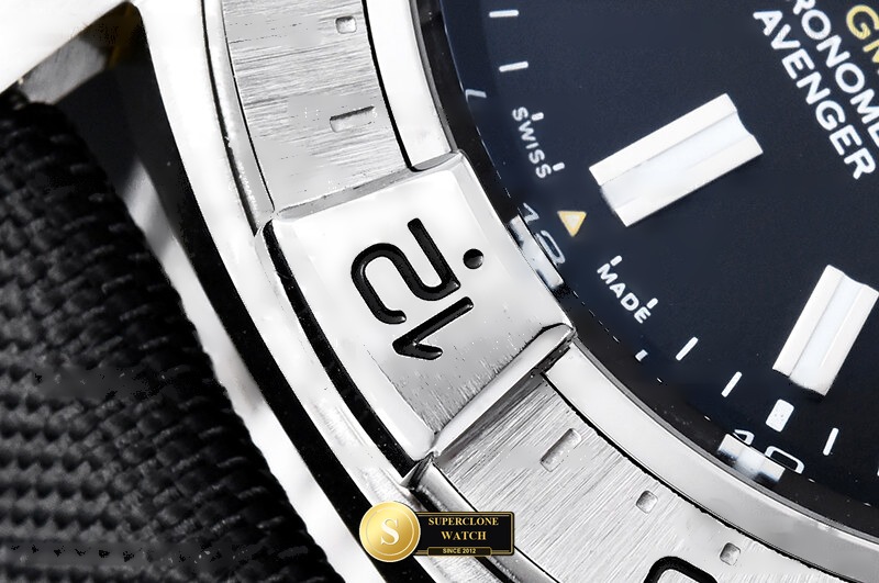 Breitling Ref. BSW0541C OXF - On-Wrist Presence & Case Thickness View (Photo 9 of 24)
