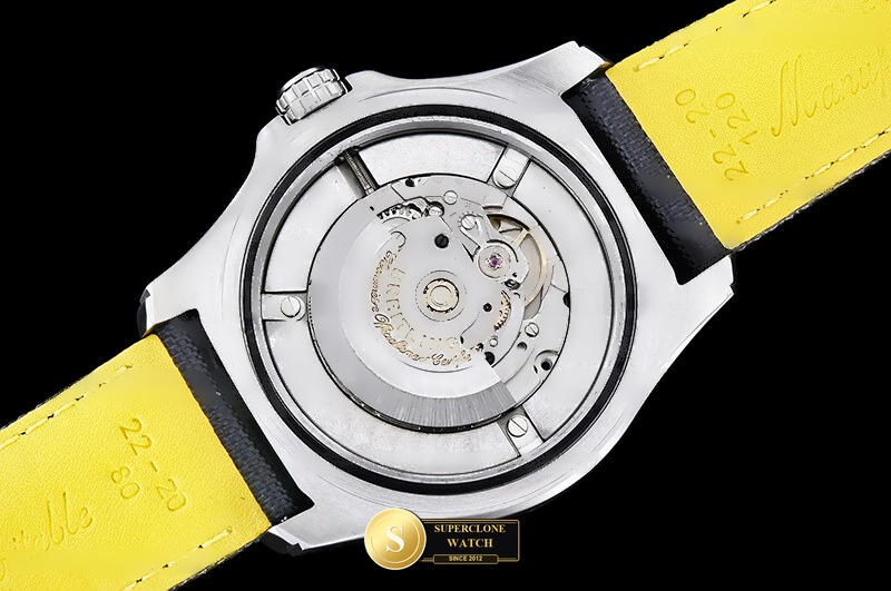 Breitling Ref. BSW0541C OXF - On-Wrist Presence & Case Thickness View (Photo 21 of 24)