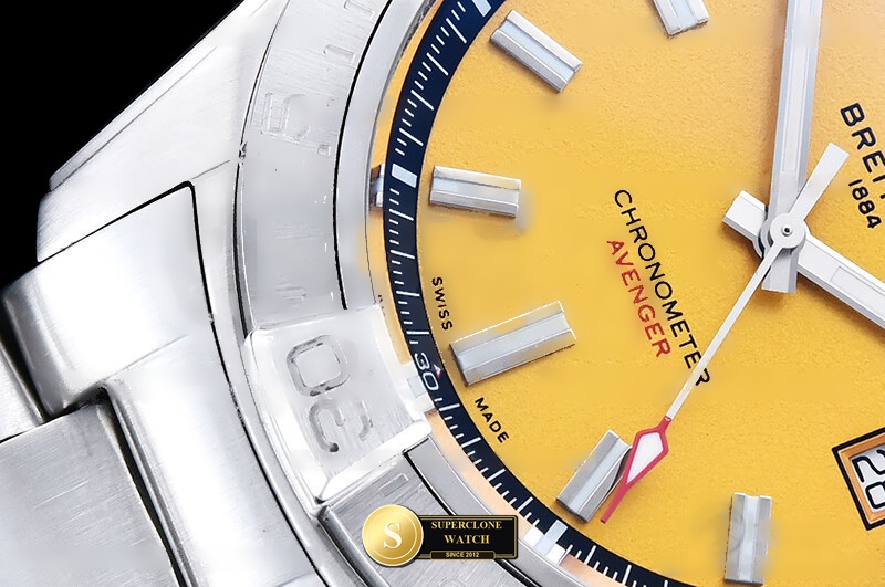 Breitling Ref. BSW0546B OXF - On-Wrist Presence & Case Thickness View (Photo 7 of 22)