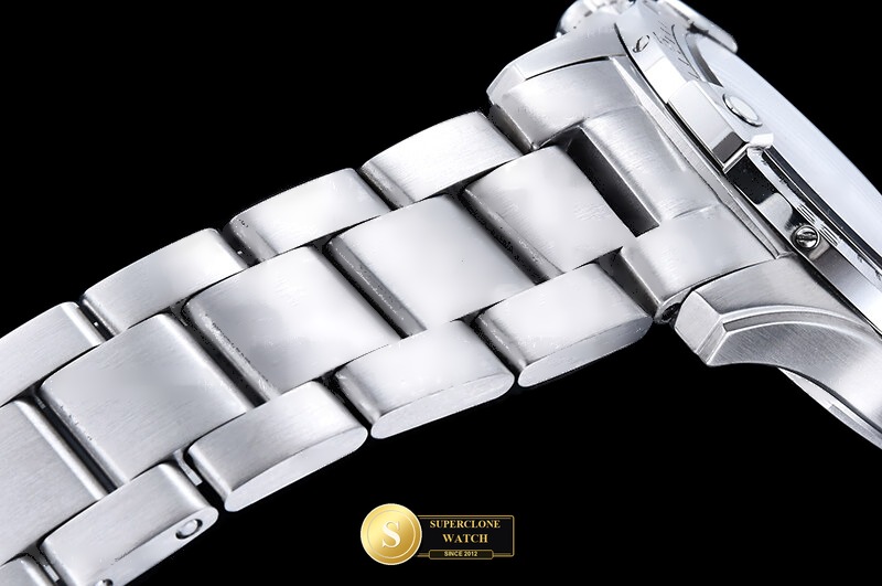 Breitling Ref. BSW0546B OXF - Crown Guard & Dial Lume Verification (Photo 12 of 22)