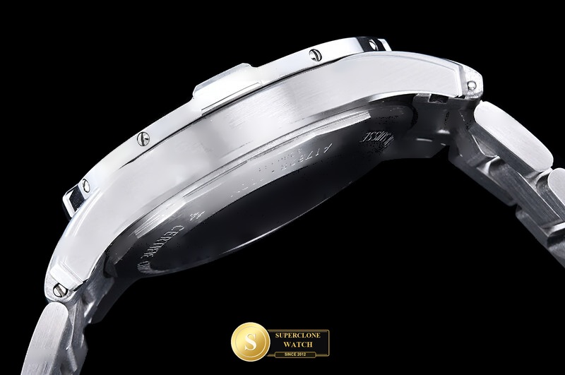 Breitling Ref. BSW0546B OXF - On-Wrist Presence & Case Thickness View (Photo 17 of 22)