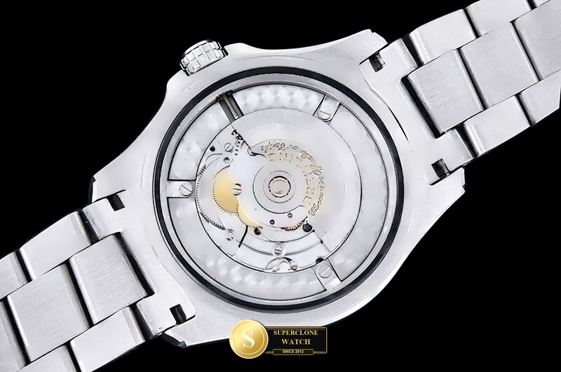 Breitling Ref. BSW0546B OXF - On-Wrist Presence & Case Thickness View (Photo 19 of 22)