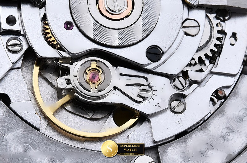 Breitling Ref. BSW0546B OXF - On-Wrist Presence & Case Thickness View (Photo 21 of 22)