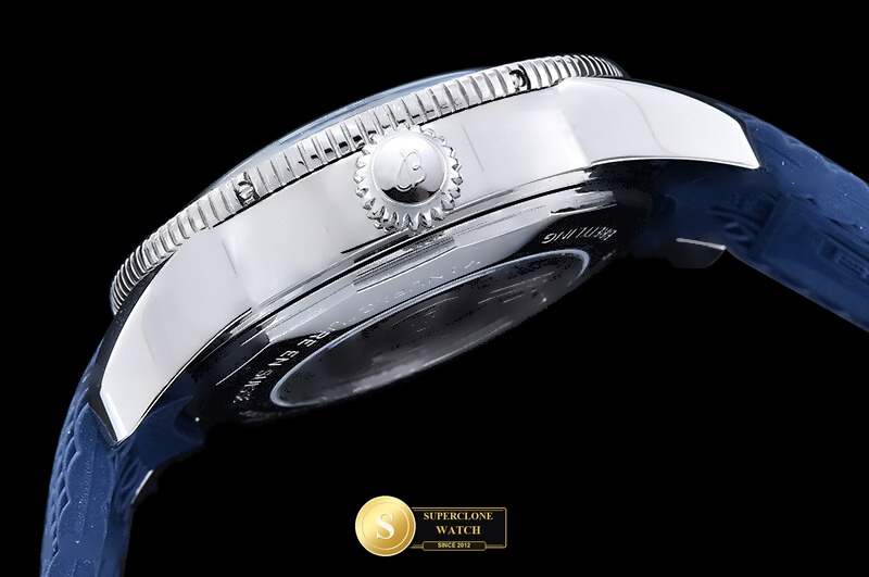 Breitling Ref. BSW0550A OXF - On-Wrist Presence & Case Thickness View (Photo 15 of 31)