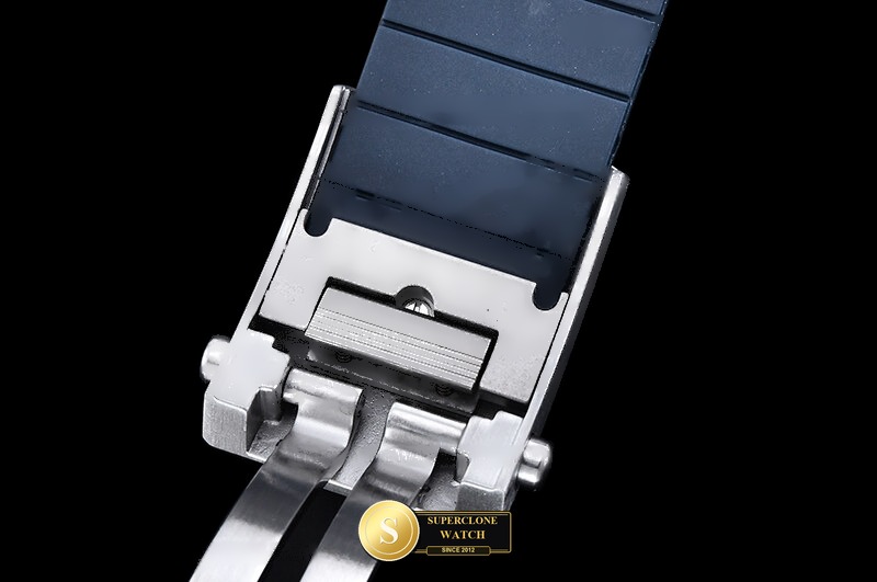 Breitling Ref. BSW0551C BLF - On-Wrist Presence & Case Thickness View (Photo 15 of 25)