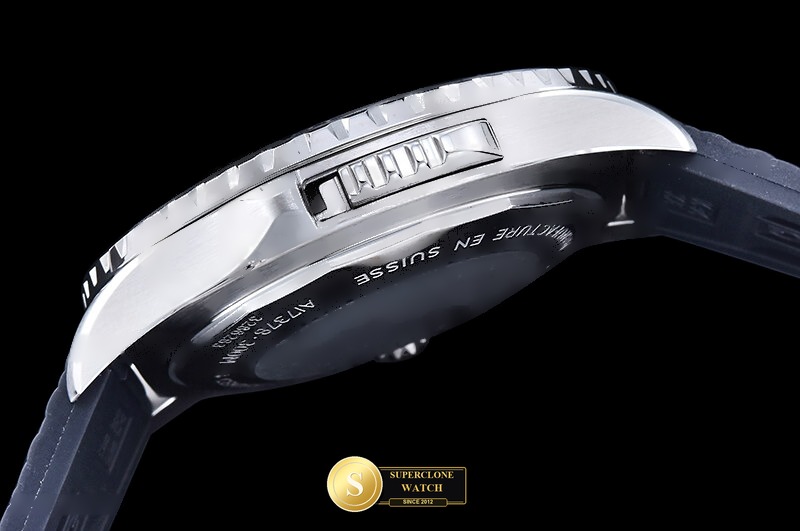 Breitling Ref. BSW0551C BLF - On-Wrist Presence & Case Thickness View (Photo 19 of 25)