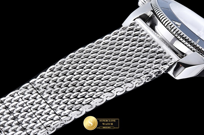 Breitling Ref. BSW0554A BLF - On-Wrist Presence & Case Thickness View (Photo 15 of 23)
