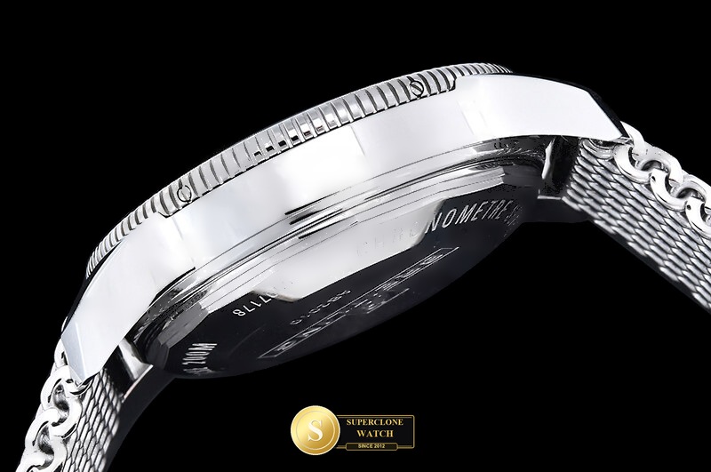 Breitling Ref. BSW0554C BLF - On-Wrist Presence & Case Thickness View (Photo 17 of 23)