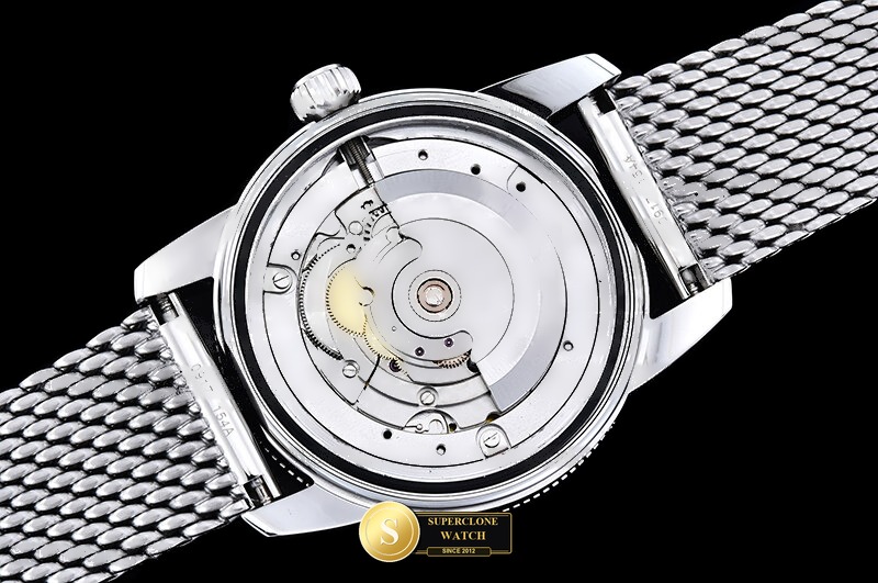 Breitling Ref. BSW0554C BLF - On-Wrist Presence & Case Thickness View (Photo 19 of 23)