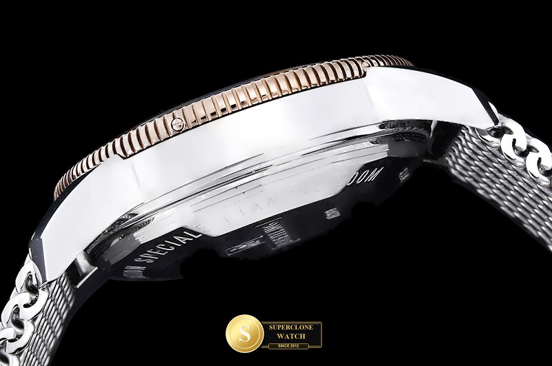 Breitling Ref. BSW0554G BLF - On-Wrist Presence & Case Thickness View (Photo 17 of 23)