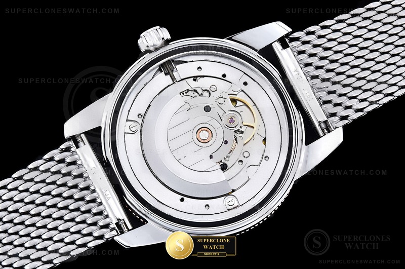 Breitling Ref. BSW0554H BLF - On-Wrist Presence & Case Thickness View (Photo 19 of 23)