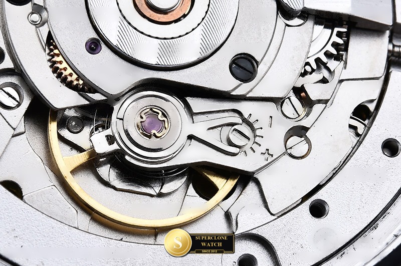 Breitling Ref. BSW0554H BLF - On-Wrist Presence & Case Thickness View (Photo 21 of 23)