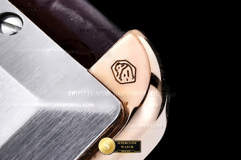 Cartier Ref. CAR0586C AF - On-Wrist Presence & Case Thickness View (Photo 23 of 26)