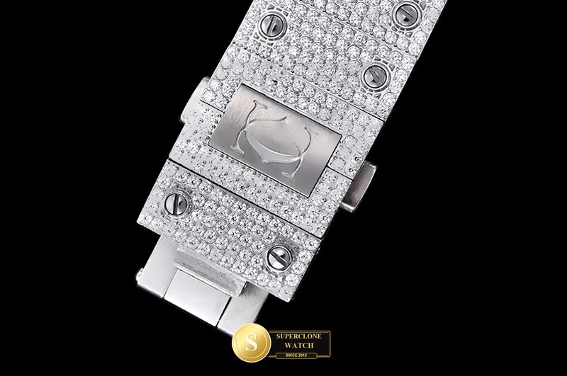 Cartier Ref. CAR0589C TWF - On-Wrist Presence & Case Thickness View (Photo 11 of 20)