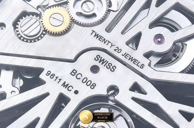 Cartier Ref. CAR0641G RICH - On-Wrist Presence & Case Thickness View (Photo 19 of 19)