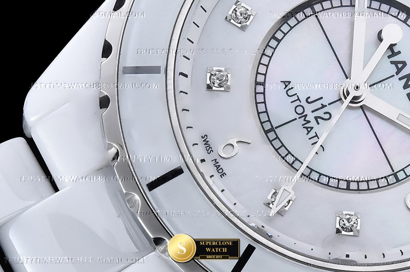 Chanel Ref. CHA025B HT - On-Wrist Presence & Case Thickness View (Photo 7 of 22)