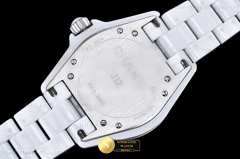Chanel Ref. CHA025B HT - On-Wrist Presence & Case Thickness View (Photo 17 of 22)