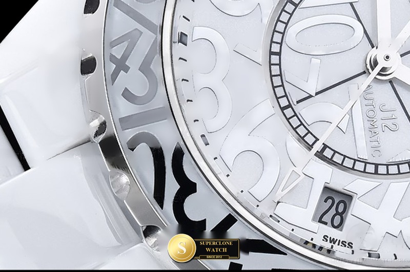 Chanel Ref. CHA025C HT - On-Wrist Presence & Case Thickness View (Photo 7 of 22)