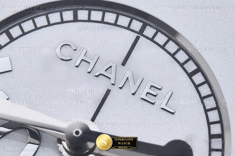 Chanel Ref. CHA025C HT - On-Wrist Presence & Case Thickness View (Photo 9 of 22)